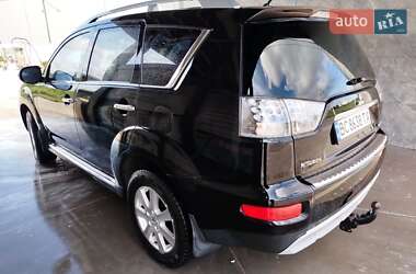 Внедорожник / Кроссовер Mitsubishi Outlander 2010 в 