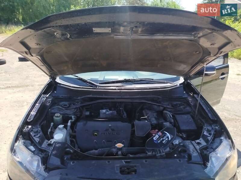 Позашляховик / Кросовер Mitsubishi Outlander 2010 в Золочеві