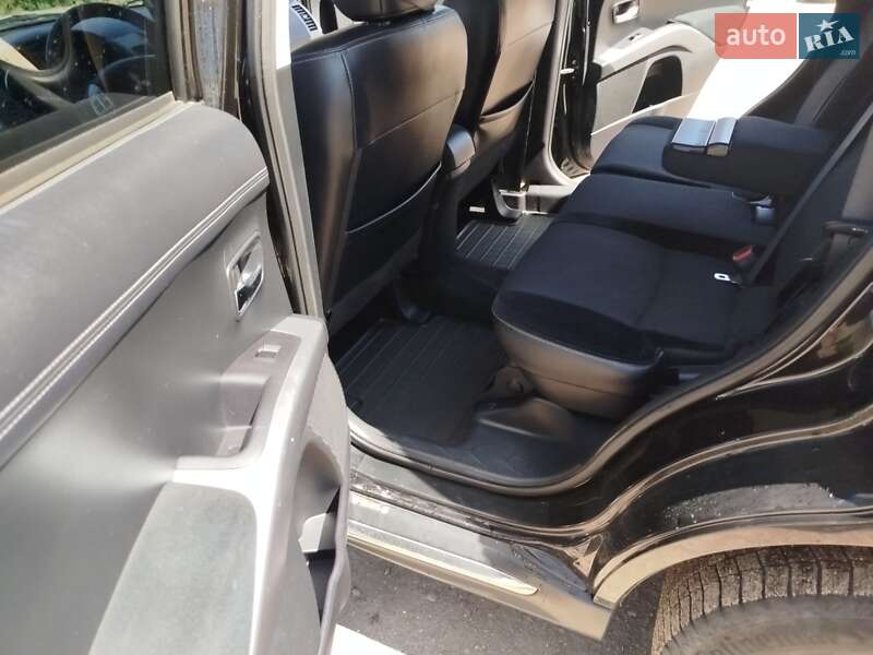 Позашляховик / Кросовер Mitsubishi Outlander 2010 в Золочеві