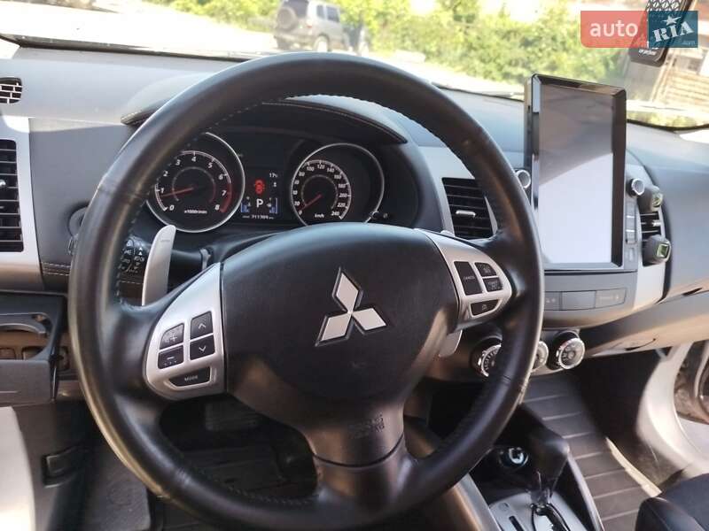 Позашляховик / Кросовер Mitsubishi Outlander 2010 в Золочеві