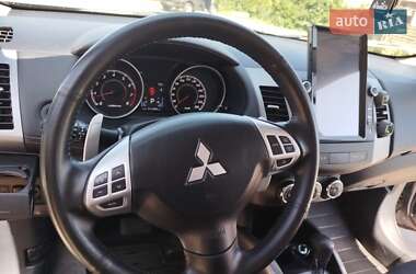 Внедорожник / Кроссовер Mitsubishi Outlander 2010 в 
