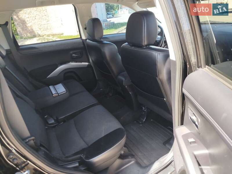 Позашляховик / Кросовер Mitsubishi Outlander 2010 в Золочеві