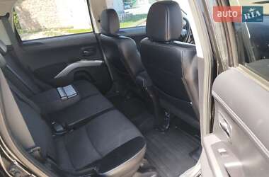 Внедорожник / Кроссовер Mitsubishi Outlander 2010 в 