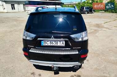 Внедорожник / Кроссовер Mitsubishi Outlander 2010 в 