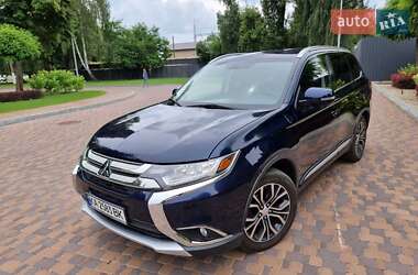 Позашляховик / Кросовер Mitsubishi Outlander 2016 в Києві