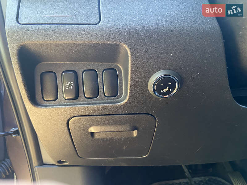 Позашляховик / Кросовер Mitsubishi Outlander 2007 в Безлюдівці