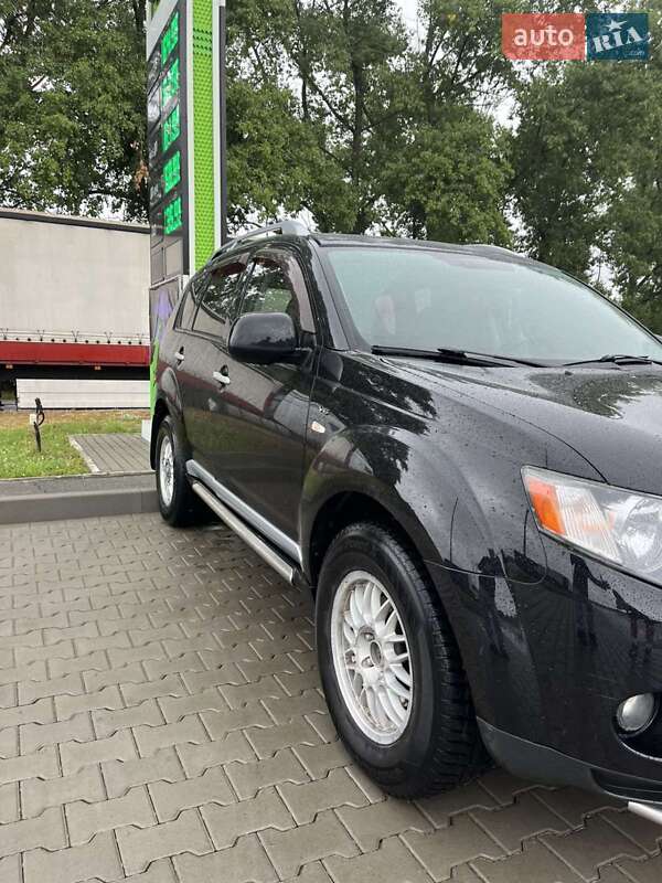 Внедорожник / Кроссовер Mitsubishi Outlander 2008 в 