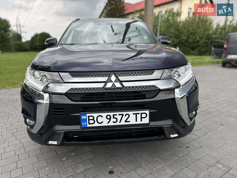Внедорожник / Кроссовер Mitsubishi Outlander 2020 в 