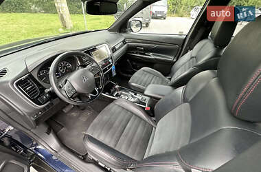 Внедорожник / Кроссовер Mitsubishi Outlander 2020 в 