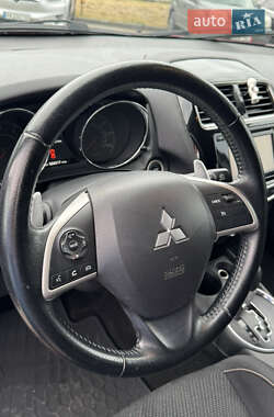 Внедорожник / Кроссовер Mitsubishi Outlander 2015 в 