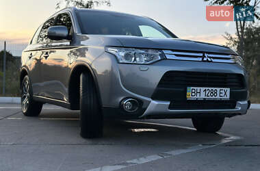 Внедорожник / Кроссовер Mitsubishi Outlander 2014 в 