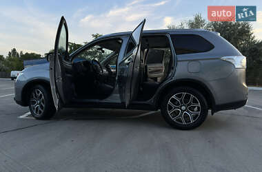 Внедорожник / Кроссовер Mitsubishi Outlander 2014 в 