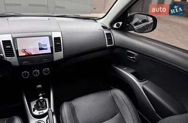 Внедорожник / Кроссовер Mitsubishi Outlander 2010 в 