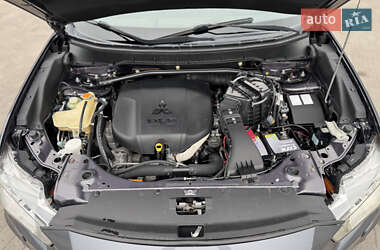 Внедорожник / Кроссовер Mitsubishi Outlander 2010 в 