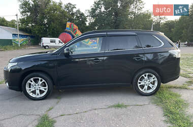 Внедорожник / Кроссовер Mitsubishi Outlander 2013 в 
