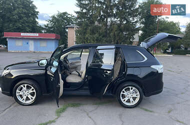 Внедорожник / Кроссовер Mitsubishi Outlander 2013 в 