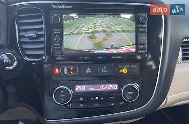 Внедорожник / Кроссовер Mitsubishi Outlander 2013 в 
