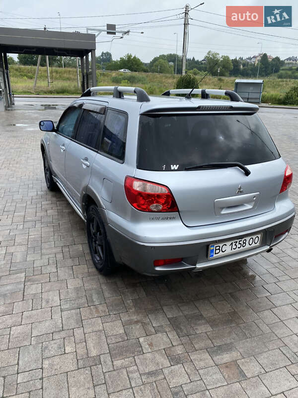 Внедорожник / Кроссовер Mitsubishi Outlander 2006 в Новояворовске
