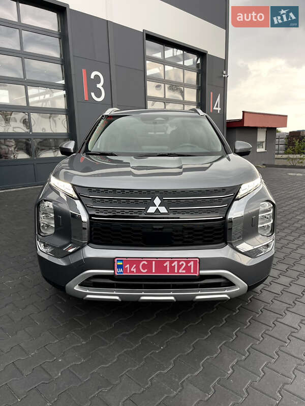 Внедорожник / Кроссовер Mitsubishi Outlander 2023 в Львове