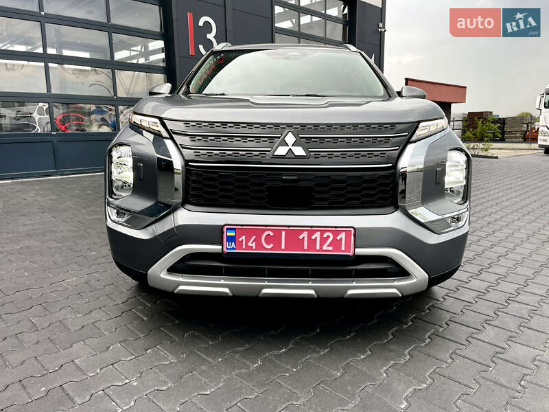 Внедорожник / Кроссовер Mitsubishi Outlander 2023 в Львове