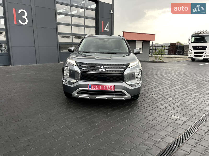 Внедорожник / Кроссовер Mitsubishi Outlander 2023 в Львове