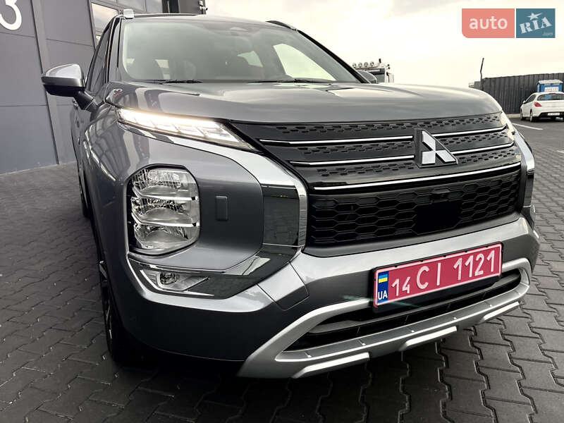 Внедорожник / Кроссовер Mitsubishi Outlander 2023 в Львове