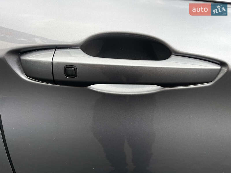 Внедорожник / Кроссовер Mitsubishi Outlander 2023 в Львове