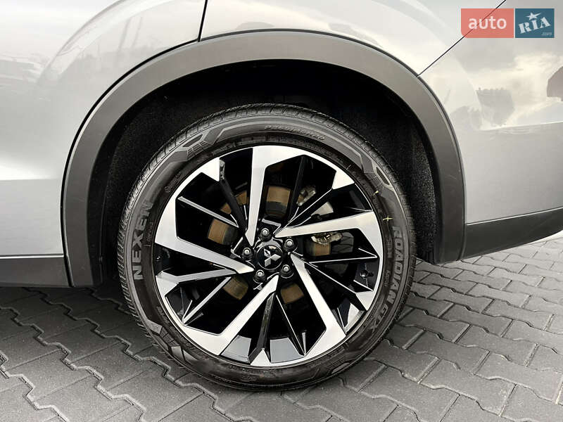 Внедорожник / Кроссовер Mitsubishi Outlander 2023 в Львове