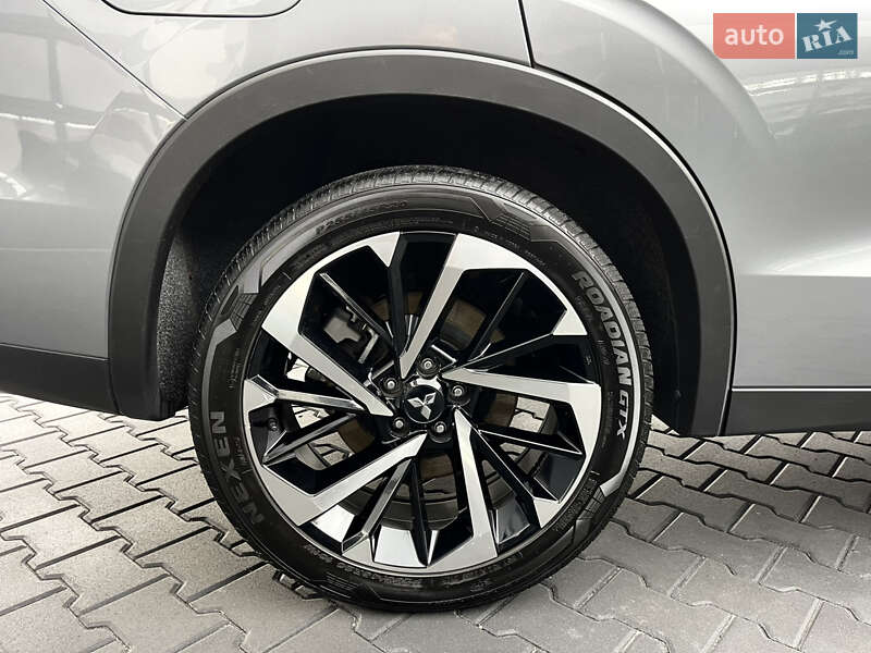 Внедорожник / Кроссовер Mitsubishi Outlander 2023 в Львове