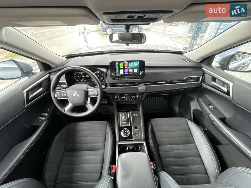 Внедорожник / Кроссовер Mitsubishi Outlander 2023 в Львове