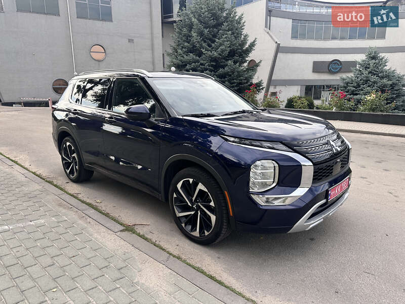 Внедорожник / Кроссовер Mitsubishi Outlander 2022 в Запорожье