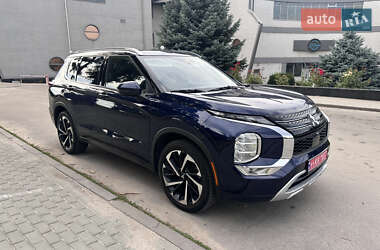 Внедорожник / Кроссовер Mitsubishi Outlander 2022 в 