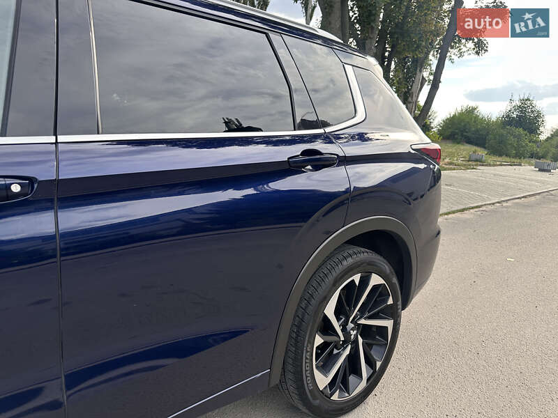Внедорожник / Кроссовер Mitsubishi Outlander 2022 в Запорожье