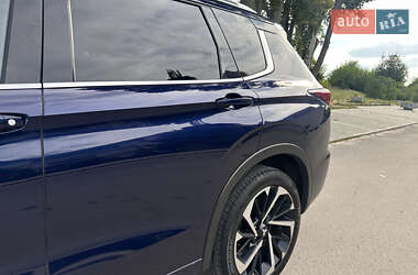 Внедорожник / Кроссовер Mitsubishi Outlander 2022 в 