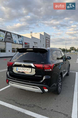 Внедорожник / Кроссовер Mitsubishi Outlander 2018 в 