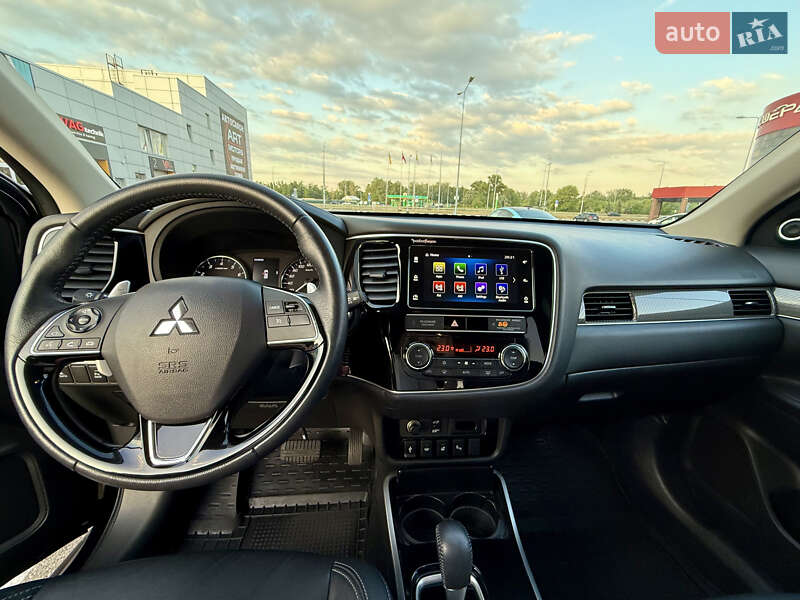 Внедорожник / Кроссовер Mitsubishi Outlander 2018 в Киеве