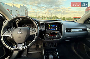 Внедорожник / Кроссовер Mitsubishi Outlander 2018 в 