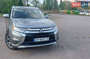 Позашляховик / Кросовер Mitsubishi Outlander 2017 в 