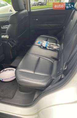 Внедорожник / Кроссовер Mitsubishi Outlander 2018 в 