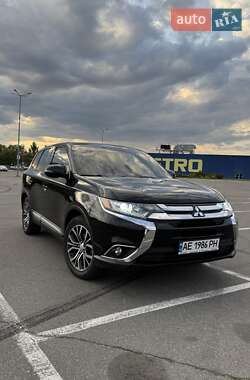 Внедорожник / Кроссовер Mitsubishi Outlander 2017 в Днепре