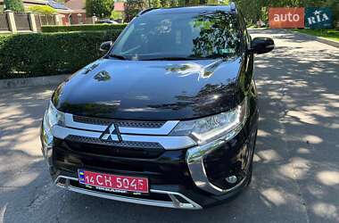 Позашляховик / Кросовер Mitsubishi Outlander 2019 в 