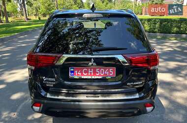 Позашляховик / Кросовер Mitsubishi Outlander 2019 в 