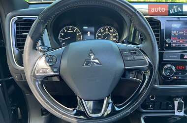 Позашляховик / Кросовер Mitsubishi Outlander 2019 в 