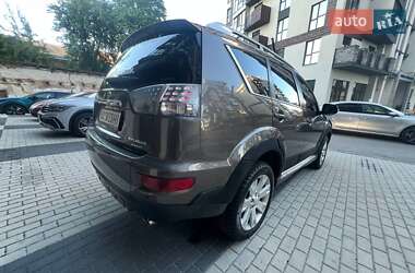 Внедорожник / Кроссовер Mitsubishi Outlander 2010 в 