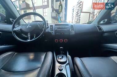 Внедорожник / Кроссовер Mitsubishi Outlander 2010 в 