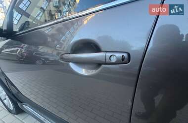 Внедорожник / Кроссовер Mitsubishi Outlander 2010 в 