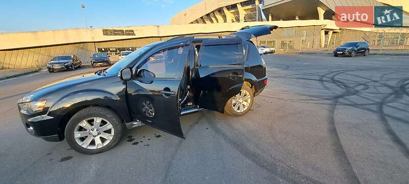 Позашляховик / Кросовер Mitsubishi Outlander 2012 в Львові