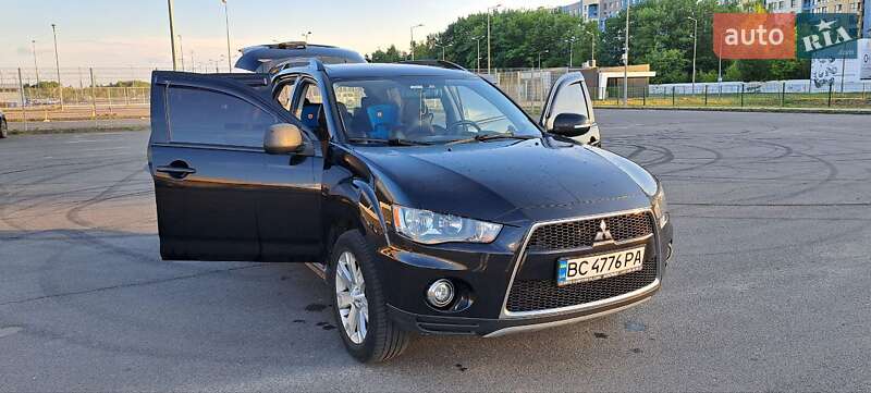 Позашляховик / Кросовер Mitsubishi Outlander 2012 в Львові