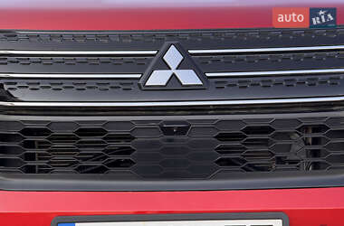 Внедорожник / Кроссовер Mitsubishi Outlander 2021 в 