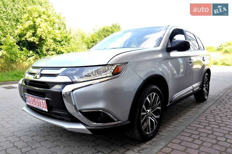 Позашляховик / Кросовер Mitsubishi Outlander 2016 в Львові